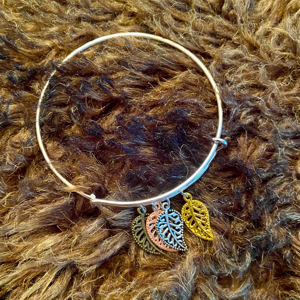 NWOT Various plant-themed jewelry 🌱